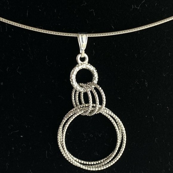 Fun 3 Ring Silver Tone Pendant Cable Necklace 18” - Picture 3 of 5